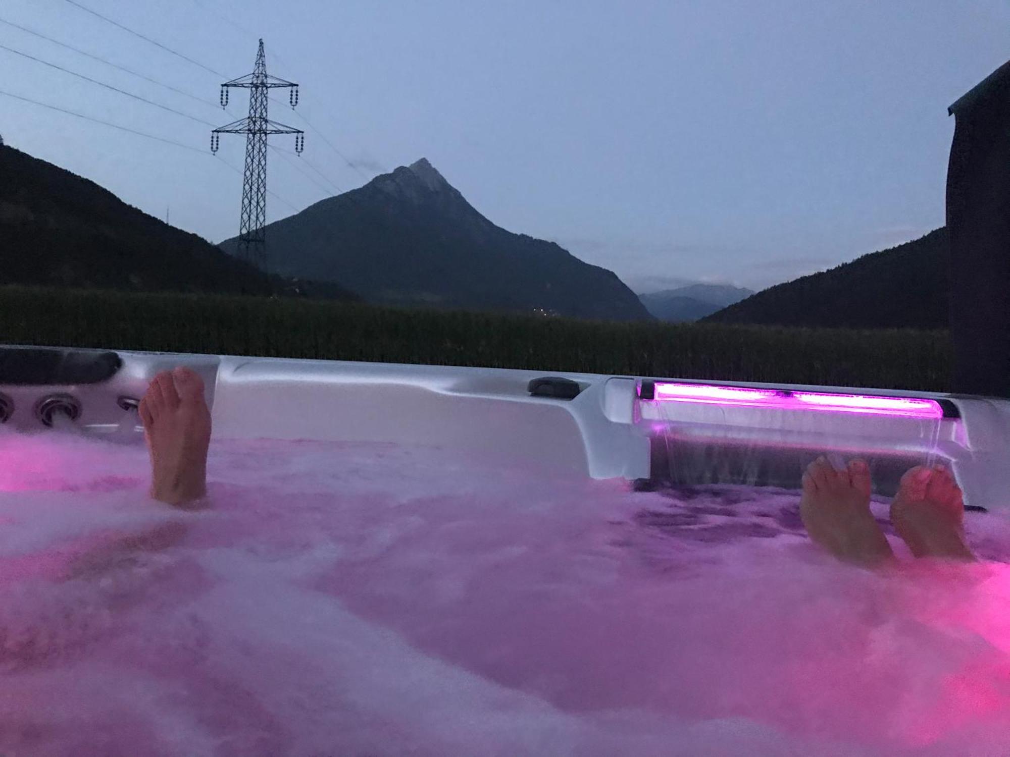 Deluxefort Fuer 10 Gaeste Mit Eigenem Whirlpool Und Fasssauna Imst Exteriör bild